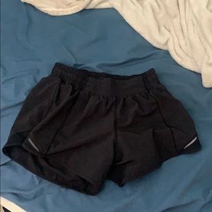Lulu lemon hotty hot shorts 4”